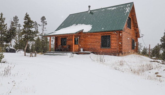 Pine Harbor - Pet Friendly Log Cabin in the Town of Grand Lake