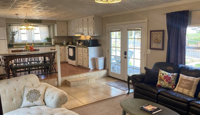 Pine Haven’s Secret Garden,n2 blocks from Keyhole State Park or Golf Course