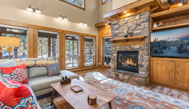 Pine House Retreat ~ New Furniture ~ Community Hot Tub ~ Close To Trails