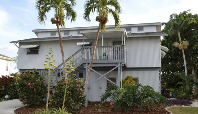 Pine Island Bokeelia, Twin Palms a 2 Bedroom, 2 Bath Home on Canal