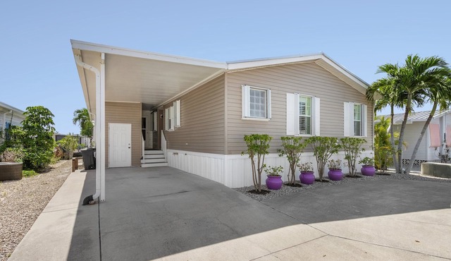 Pine Island Paradise - Saltwater Canal 2 bed/2 bath