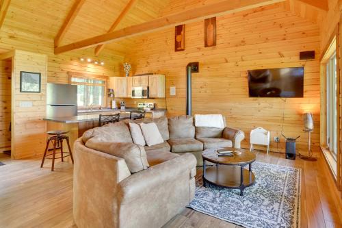 Pine Knob Cabin with Snowy Bluff Views in Mindoro!
