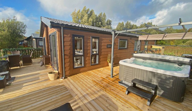 PINE LAKE VIEW, pet friendly, luxury holiday cottage in Carnforth