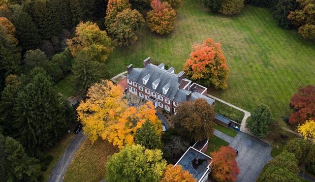 Pine Lakes Club Mansion. 12,000 Sq Ft Sleeps 20, 10 Bathrooms