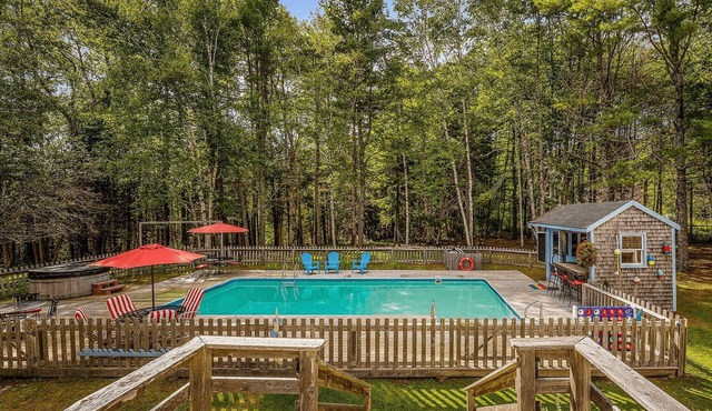 Pine Lodge 12BR: Heated Pool & Hot Tub