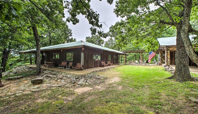 Pine Lodge Cabin on 450 Acres in Ozark Mountains
