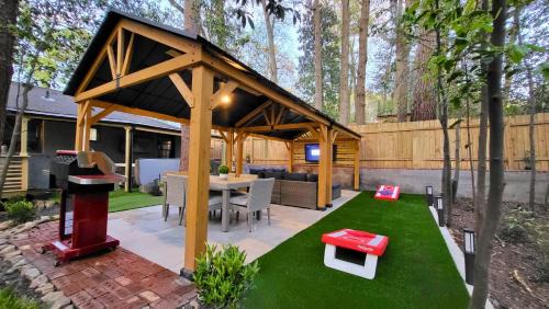 Pine Lodge Midtown Atlanta - Luxury Oasis, Quiet & Central Location, Beltline & Piedmont Park Steps Away