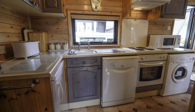 Pine Lodge With Panoramic Fell Views, Keswick, with Private Parking