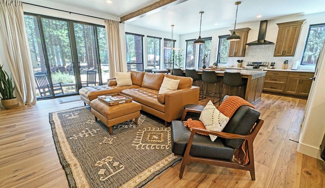 Pine Mountain 6 - BRAND NEW HOME! 4 Bd, 4 Bath, SHARC, Hot Tub + More!