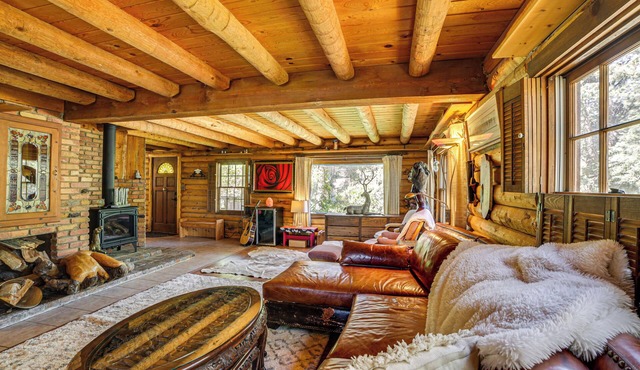 Pine Mountain Club Log Cabin w/Resort Amenities!