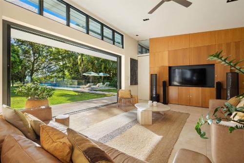 Pine Mountain - luxury rural estate with pool