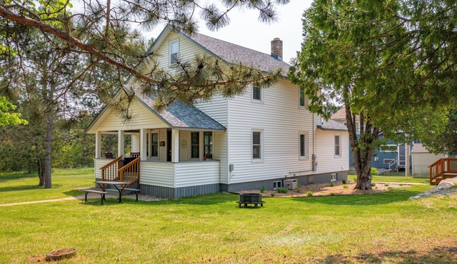 Pine Park - Charming 5 BR home