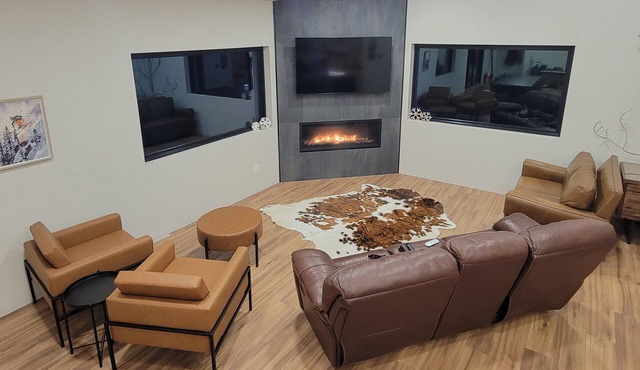 Pine & Peak Lodge in Centennial, WYn20% off first 3 bookings!n-No cleaning fee-