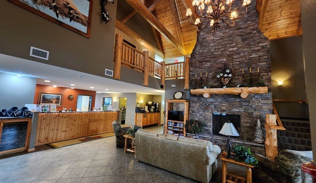 Pine Peaks Lodge & Suites