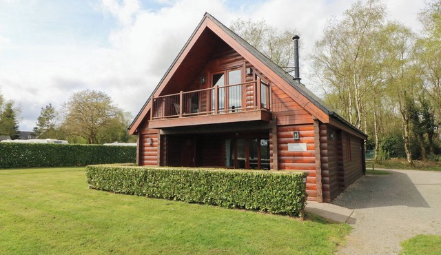 PINE, pet friendly, luxury holiday cottage, with a garden in Dolton