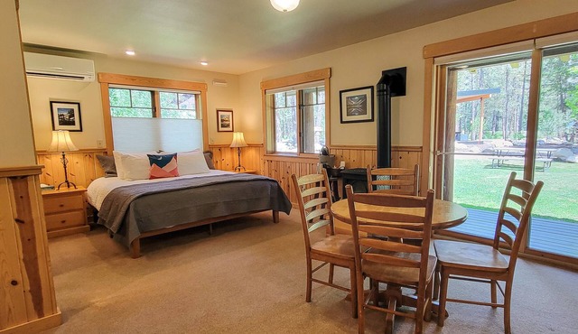 Pine Plus - king bedroom at The Inn At Mazama