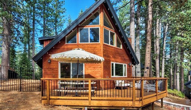 Pine Ridge Cabin: Stylish A-Frame - BBQ, Hot Tub, Games