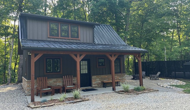 Pine Ridge Cabin House - Cozy Retreat In Woodland Setting With Hiking Trails