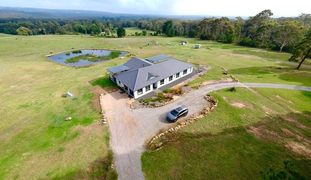 Pine Ridge Miniature Donkeys, Farm stay, private room in shared house