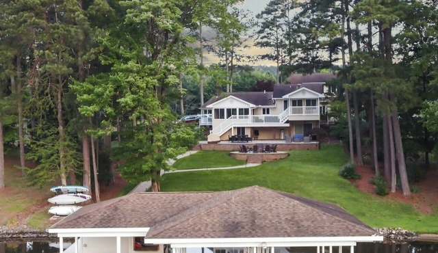 Pine Ridge Paradise: Your Dream Lake House Retreat Awaits