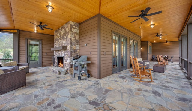Pine Ridge Villa at Bright's Creek- 2br/2ba Near Tryon, TIEC & Hendersonville