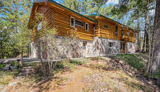 Pine River Lodge - Hiking, Fishing, BBQ, AC, Wifi on over 40 acres