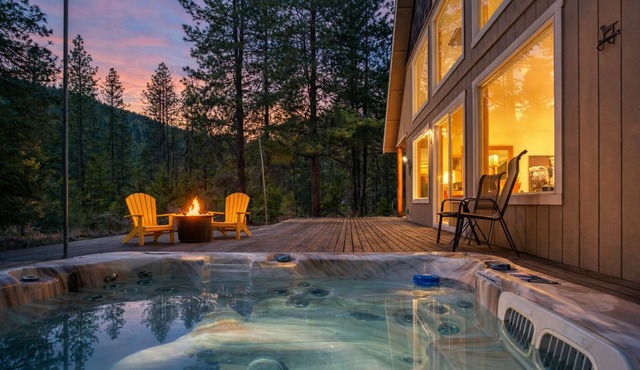 Pine Tree Cottage-WIFI, Hot Tub, 4WD