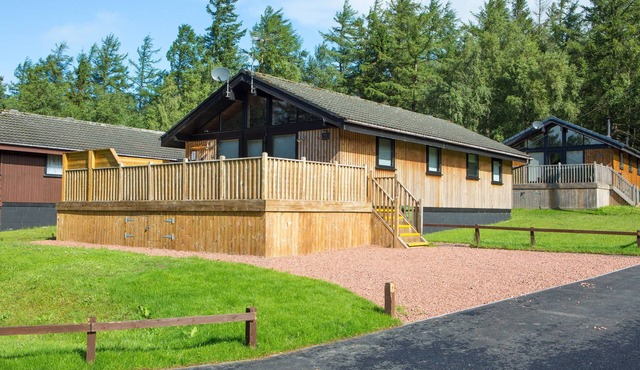 PINE TREE, pet friendly, luxury holiday cottage in Otterburn