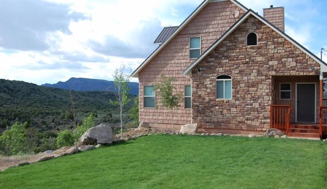 Pine Valley Mountain Cabin — Relax, Explore, Unwind