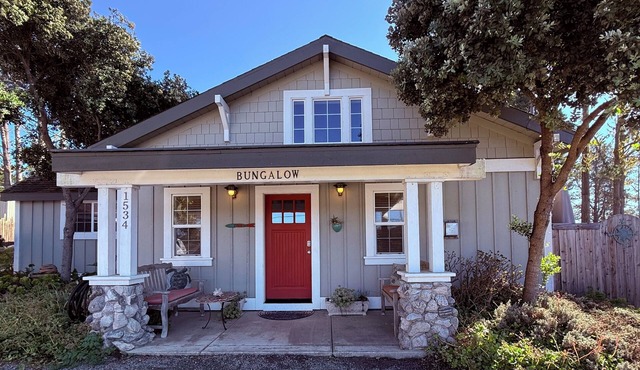 PINE VIEW BUNGALOW - ROMANTIC GETAWAY, HOT TUB, OCEAN VIEW, DISCOUNTS AVAILABLE!