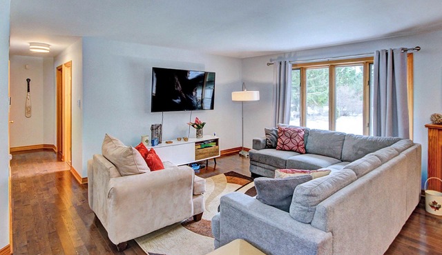 Pine View, King Bed, AC