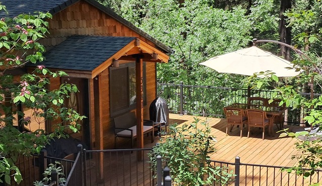 Pine View Paradise, comfy retreat with stunning views, 45 mins. to snow and ski