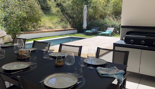 Pine villa Swimming pool, air conditioning, 8 pers. Children's playroom