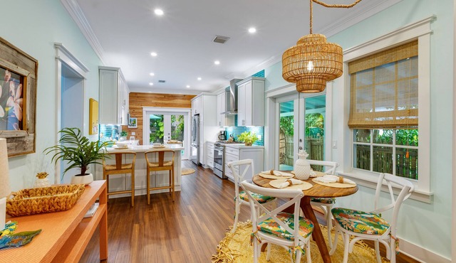 PINEAPPLE BREEZE ~ JUST RENOVATED Home in The Meadows with Pool!