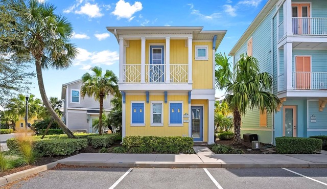 Pineapple Dream Cottage with Private Hot Tub near Disney with Margaritaville.