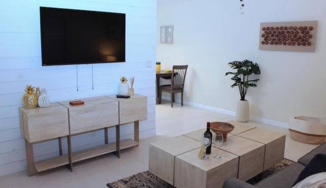 Pineapple Grove Villa near Beach. Fenced backyard