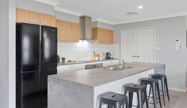 Pineapple House Furry Friends Welcome