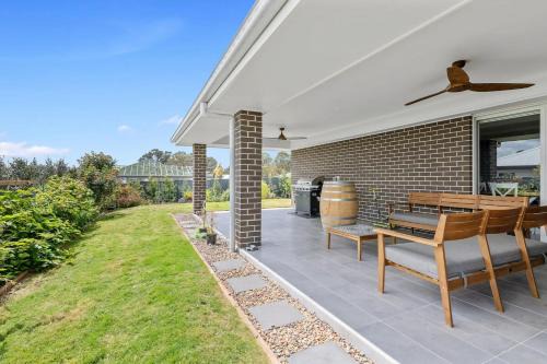 Pineapple House Furry Friends Welcome