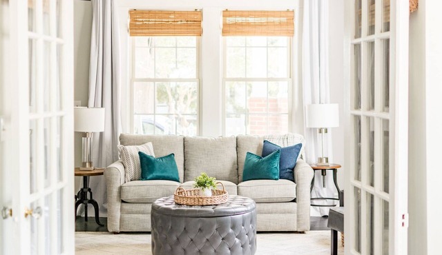 Pineapple House: Historic. Southern Charm. Walk Downtown.