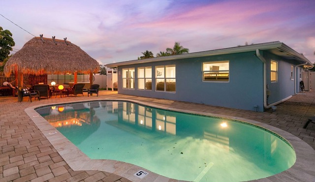 Pineapple NEW LISTING! BEACH HOUSE HEATED POOL & HOT TUB, WALK TO BEACH!!