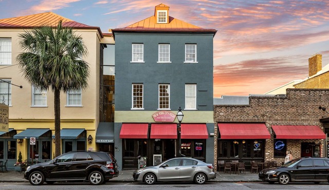 Pineapple Pad | Spacious 4BR Historic District!