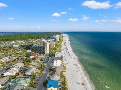 Pineapple Paradise! 6BR 7BA beachfront house! Private Pool! Grill! Sleeps 16!