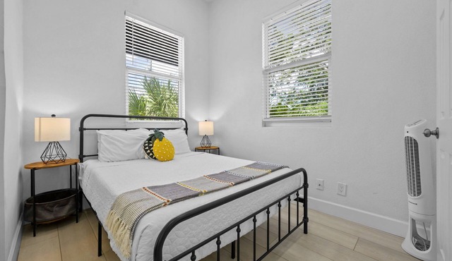 Pineapple Paradise - 2 Units - 13 min to Beach