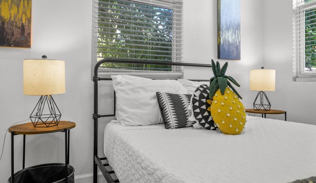Pineapple Paradise #3 13 min to Beach Fire Pit