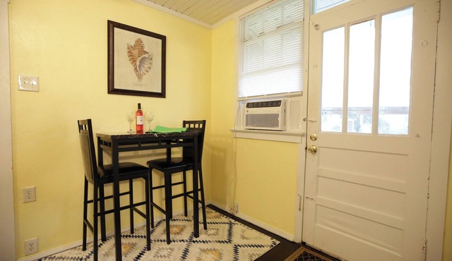 Pineapple Paradise: EPH, Close to Downtown, Beach!