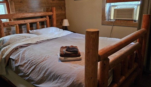 Pinecone 2-bedroom cabin, Raquette Lake
