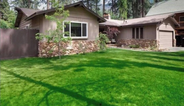PineCone Lodge - 3 bed/2 bath - South Lake Tahoe (sleeps 6)