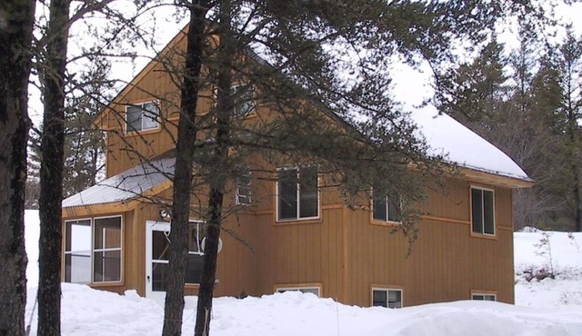 Pinecone Place Upper Unit - 3 Bedroom