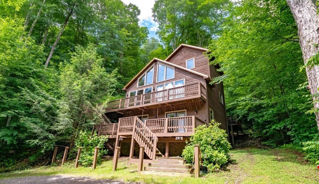 Pinecone Ridge - 441 Northpoint WaynnCinnamon Fern Chalet - Pet Friendly, Hot Tub, Short Drive to Two Ski Areas & Two State Parks