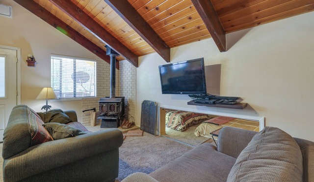 Pinecrest Dodge Ridge Cabin: Shared Outdoor Space